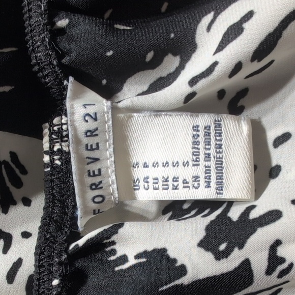 Forever 21 Elegant Black and Cream Women's Midi Dress Size Small - Picture 10 of 11